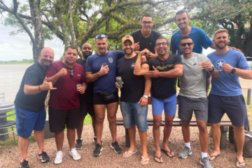 Da esquerda para direita: Purper, Tarugo, Paulo, João, Palmeiras, Capoeira, Jonathan, Guilherme. Em pé Silvio e Gabriel